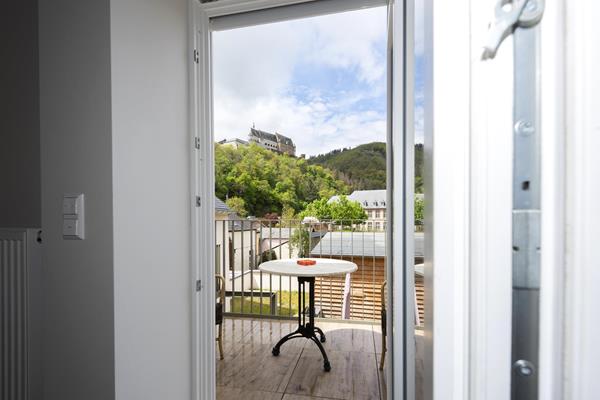 Junior suite with balcony & castle view